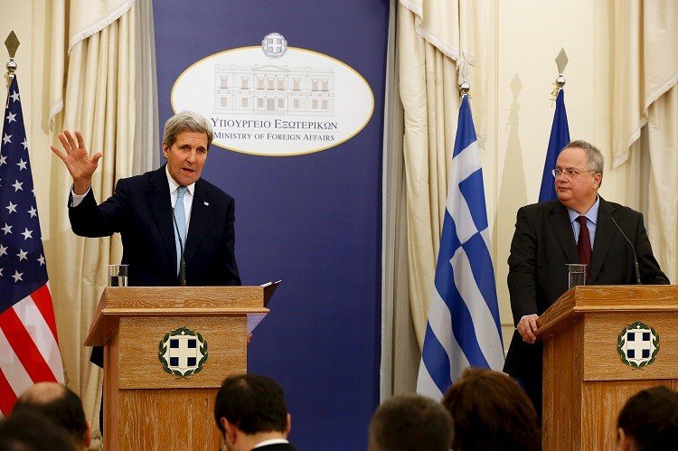 اليونان.. كيري يناقش أزمة المهاجرين والملف الاقتصادي مع تسيبراس