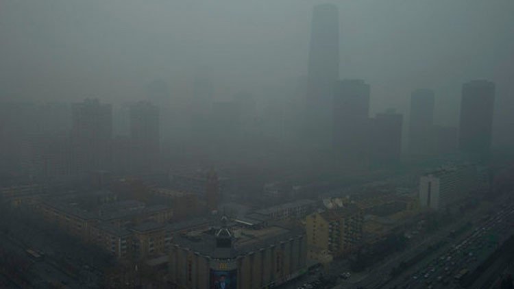 بالفيديو والصور.. بكين تتحول إلى عاصمة للرعب المناخي