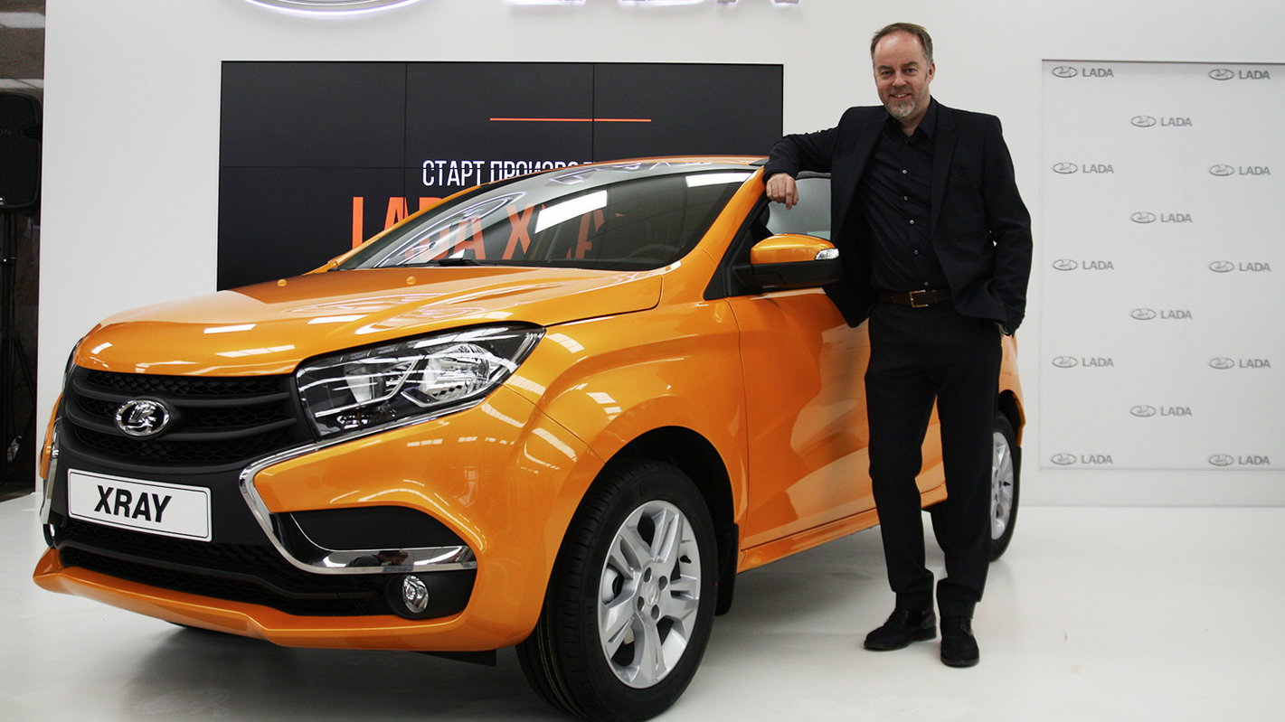 كبير مصممي الديكور في شركة "أوتوفاز" ستيف ماتين