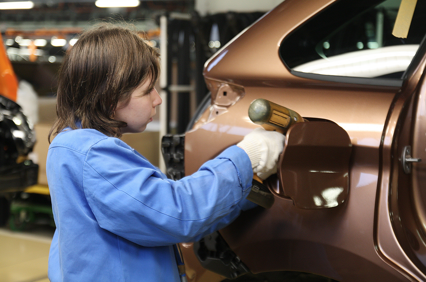 خط تجميع  السيارات في شركة "اوتوفاز" في مدينة تولياتي الروسية