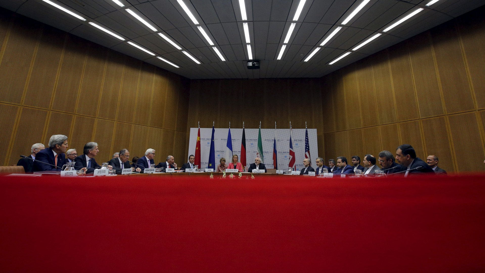 التوصل الى اتفاق إيران النووي 12 أيلول: وقعت إيران والدول الست الكبرى اتفاقا لتحديد مسار البرنامج النووي الإيراني الذي سيكون تحت رقابة دولية صارمة تضمن ابتعاده عن الأهداف العسكرية، بينما يتم لقاء ذلك رفع العقوبات الدولية المفروضة على طهران.  