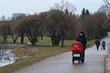 متنزه بوكروفسكي في موسكو حيث بلغت درجة الحرارة 8 درجات مئوية فوق الصفر