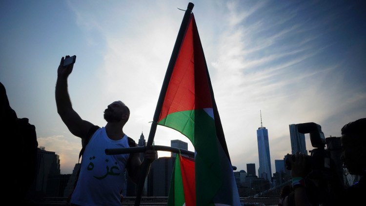 تل أبيب ترفض تدريس رواية عن قصة حب بين فلسطيني وإسرائيلية