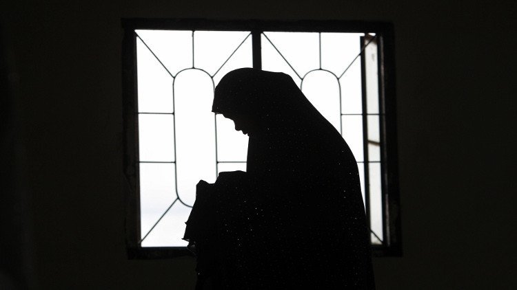 متشددون يرجمون امرأة بتهمة الزنى حتى الموت جنوب شرق اليمن