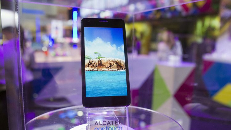 ألكاتيل تكشف عن 4 هواتف وأول حاسوب لوحي بنظام ويندوز وساعة الأطفال الذكية