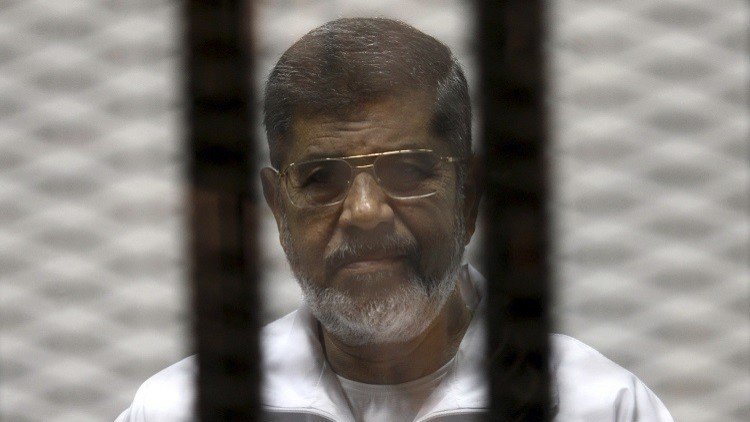 مصر.. تأجيل محاكمة مرسي في قضية التخابر مع قطر