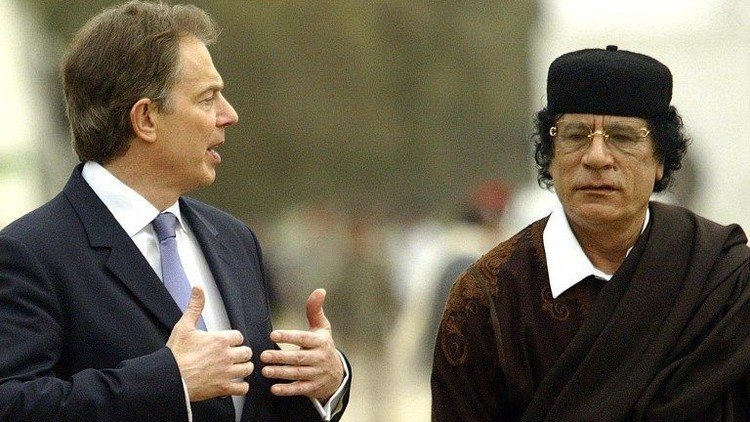 بلير حذر القذافي وطلب منه الاختباء قبل الاطاحة به