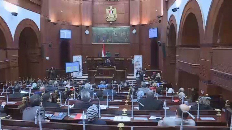 البرلمان المصري ينتظر جلسته الإجرائية