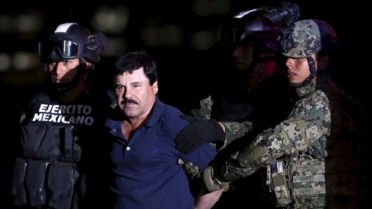 لقاء صحفي كان وراء إعادة تاجر المخدرات المكسيكي إل تشابو إلى زنزانته  (فيديو)