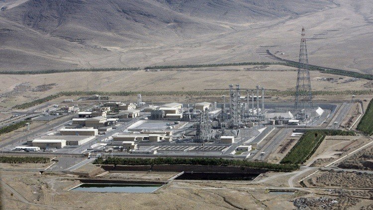 لماذا غمرت إيران الجزء الفعال من المفاعل النووي في آراك بالإسمنت؟