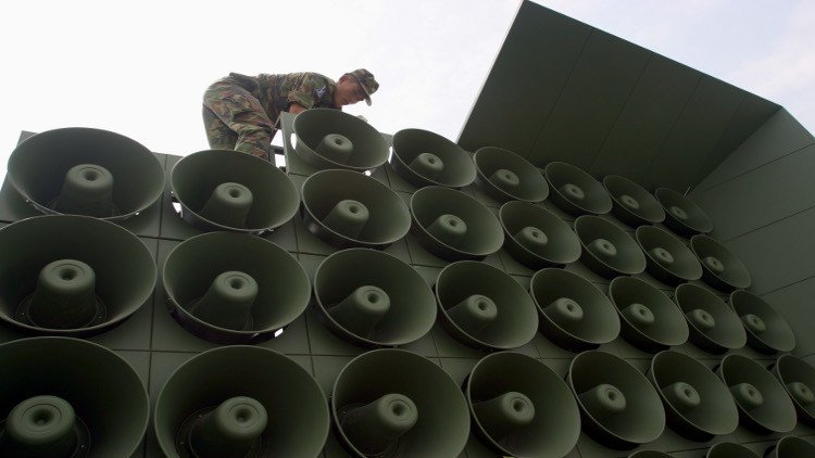 الكوريتان تتبادلان القصف عبر مكبرات الصوت 