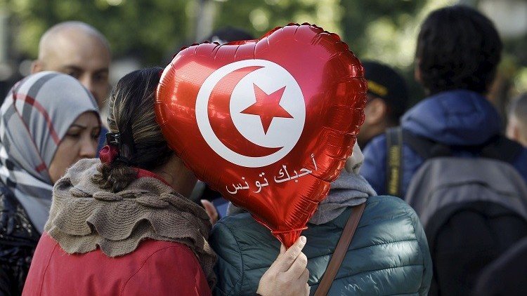 بين الأمل والأمل... الآلاف من التونسيين يحتفلون بذكرى الثورة