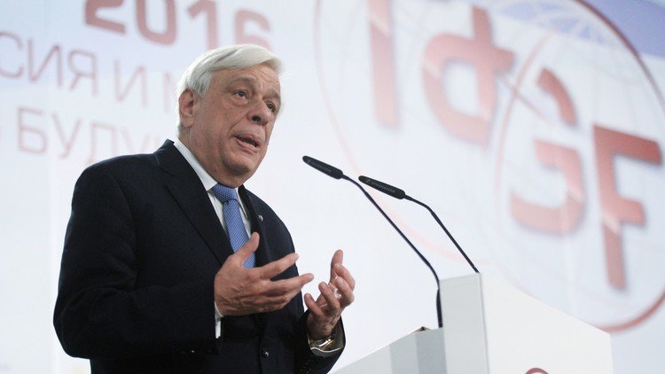 بوتين يبحث مع نظيره اليوناني تعزيز العلاقات الثنائية والقضايا الدولية