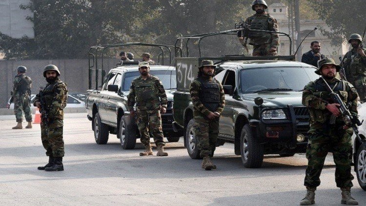 مقتل 5 جنود بتفجير غرب باكستان