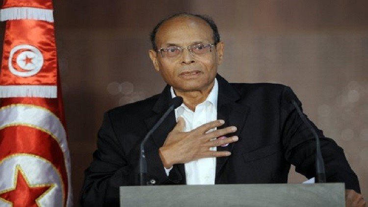 المرزوقي يستضيف عائلة سورية لاجئة في بيته 