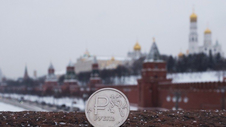 روسيا بين هبوط الروبل وتعزيز التنمية