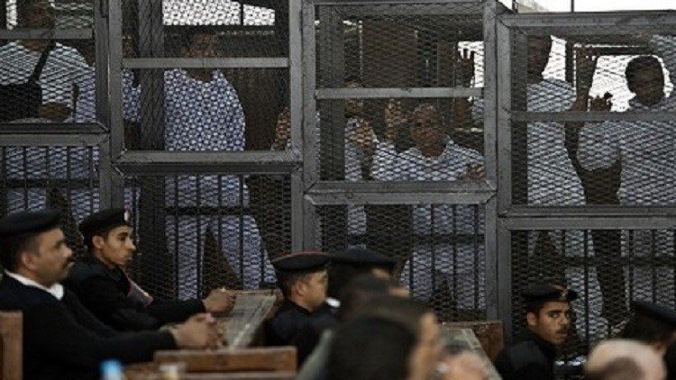 مصر.. إحالة منسق "6 أبريل" للمحاكمة 