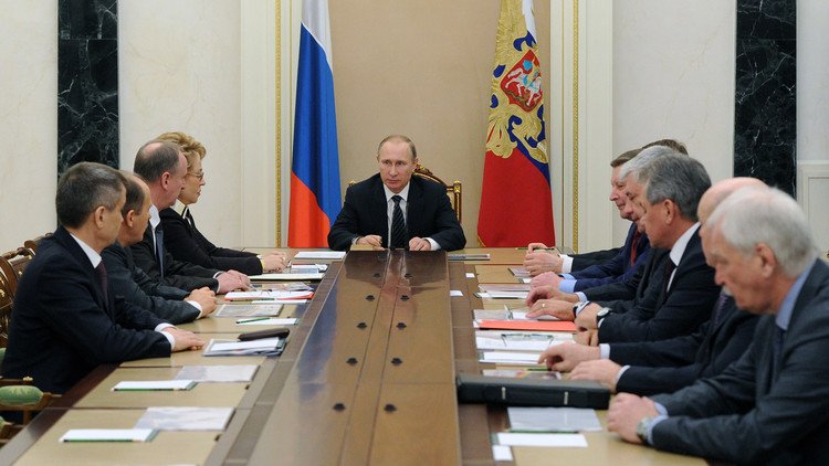 بوتين يبحث مع مجلس الأمن الروسي آفاق التسوية السورية والوضع الاقتصادي