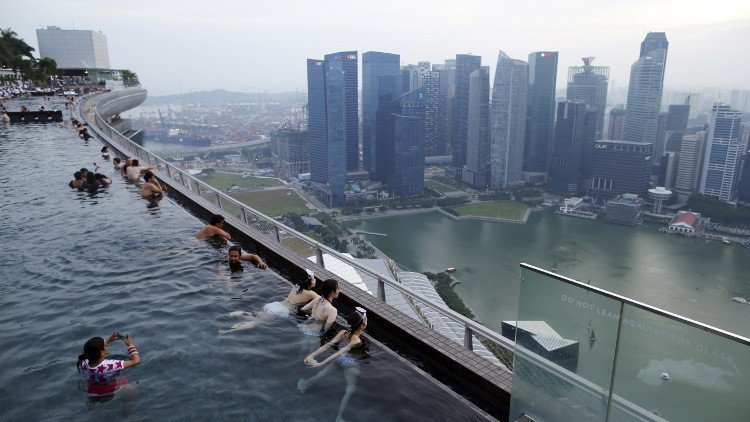 ضابط أمريكي سرب معلومات سرية لقاء هدايا وخدمات جنسية