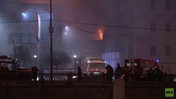 مصرع 12 شخصا بحريق التهم ورشة للخياطة في موسكو.. (فيديو)