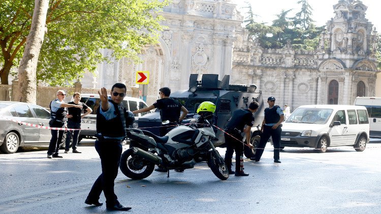 الشرطة التركية تطلق النار على انتحاري عند مدخل قصر أردوغان