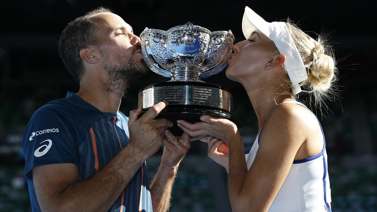 فسنينا وسواريز يتوجان بلقب الزوجي المختلط في ملبورن