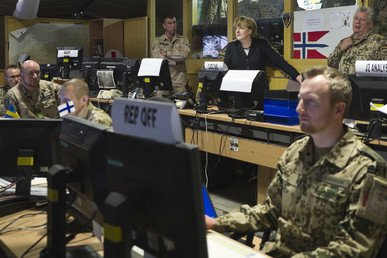 أنجيلا ميركل تزور مقر قيادة العمليات المشتركة