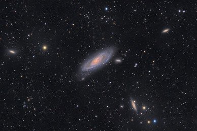 جسم فضائي كبير لولبي ساطع رائع سمي بـM106