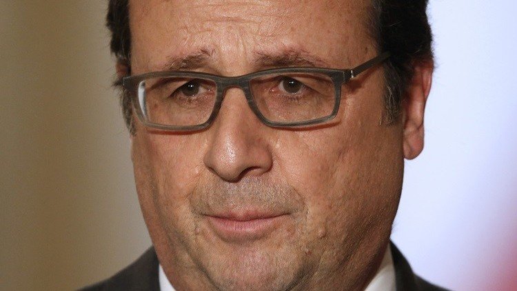 هجمات باريس تضع شعبية هولاند على المحك