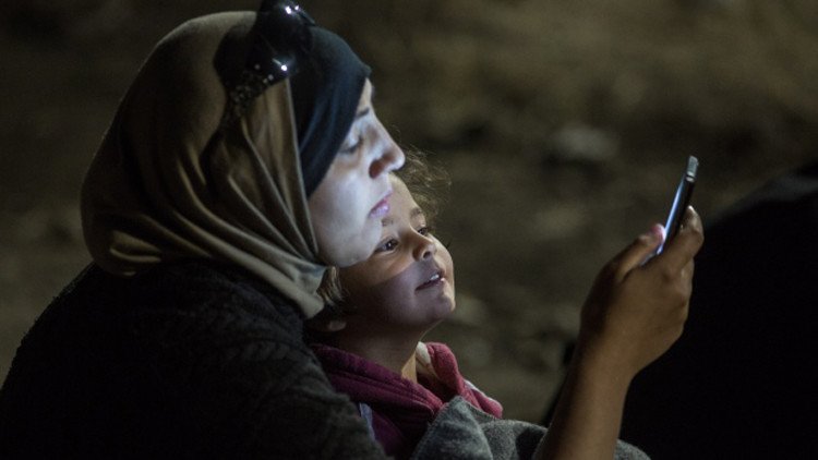 ألمانيا.. سوريان يطوران تطبيقا على الهواتف الذكية لمساعدة اللاجئين