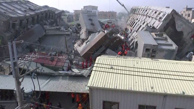 مقتل 13 شخصا  بزلزال بقوة 6.4 درجة في تايوان (فيديو)