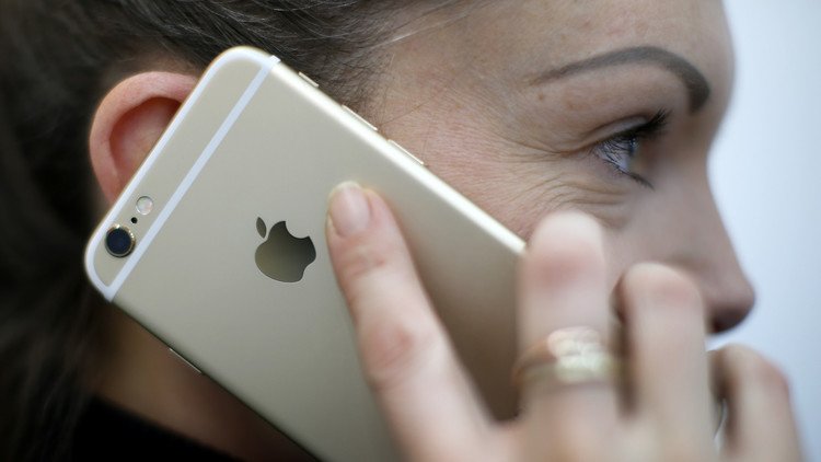 أبل ستتخلص من آيفون خلال 15 عاما وتستبدله بأجهزة الواقع الافتراضي