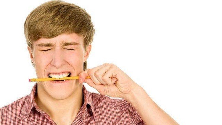 تخلص من صداع الرأس بقلم رصاص