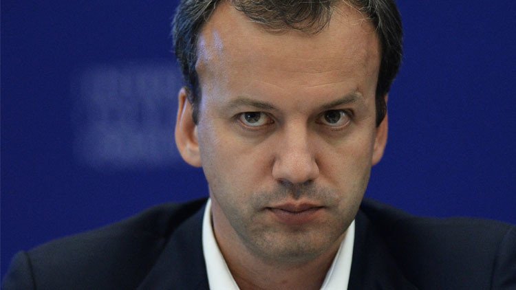 مسؤول روسي: تجميد إنتاج النفط سيكبح هبوط أسعار الخام