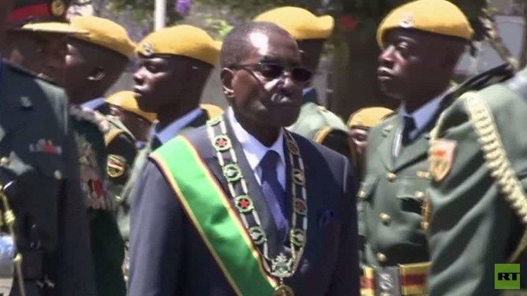 موغابي يحذر أعضاء حزبه في زيمبابوي من النزاع على من يخلفه