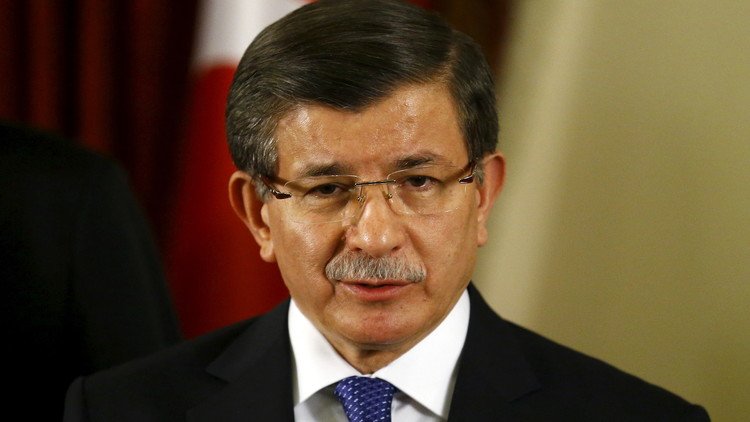 داوود أوغلو: قطاع السياحة التركي يعاني بسبب التوتر مع روسيا