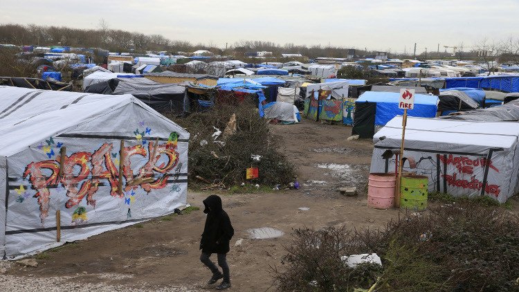 نحو 1000 مهاجر غير شرعي يحاولون التسلل من فرنسا إلى بريطانيا