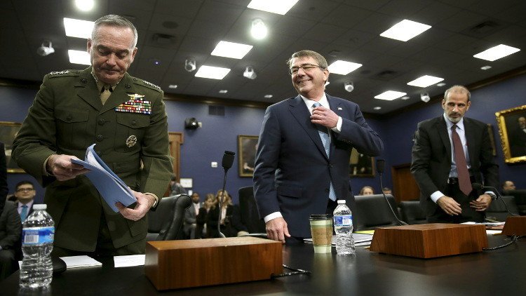 كارتر: العسكريون الروس في سوريا مهنيون إزاء بيان التفاهم 