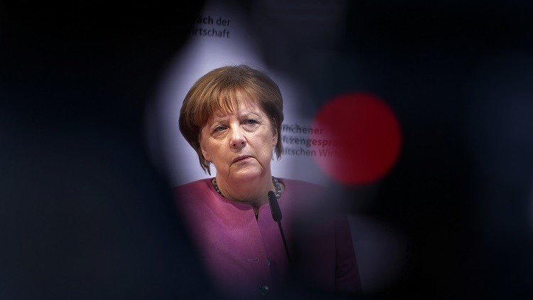 المحافظون البافاريون: ميركل أصبحت بعيدة عن الواقع في أزمة المهاجرين