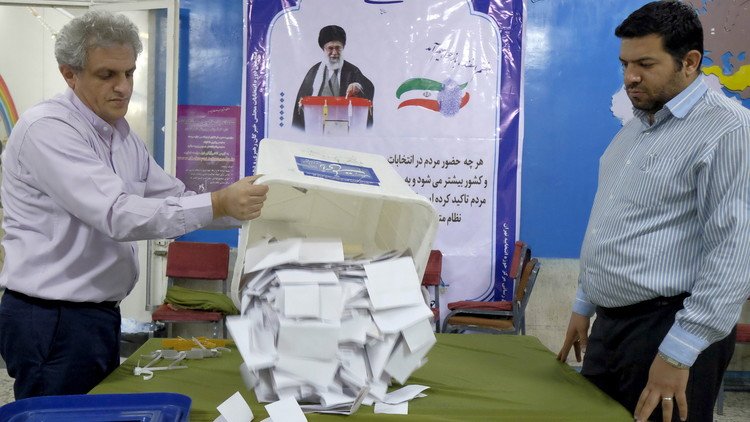الإصلاحيون يفوزون بأغلبية مقاعد طهران في مجلس الخبراء