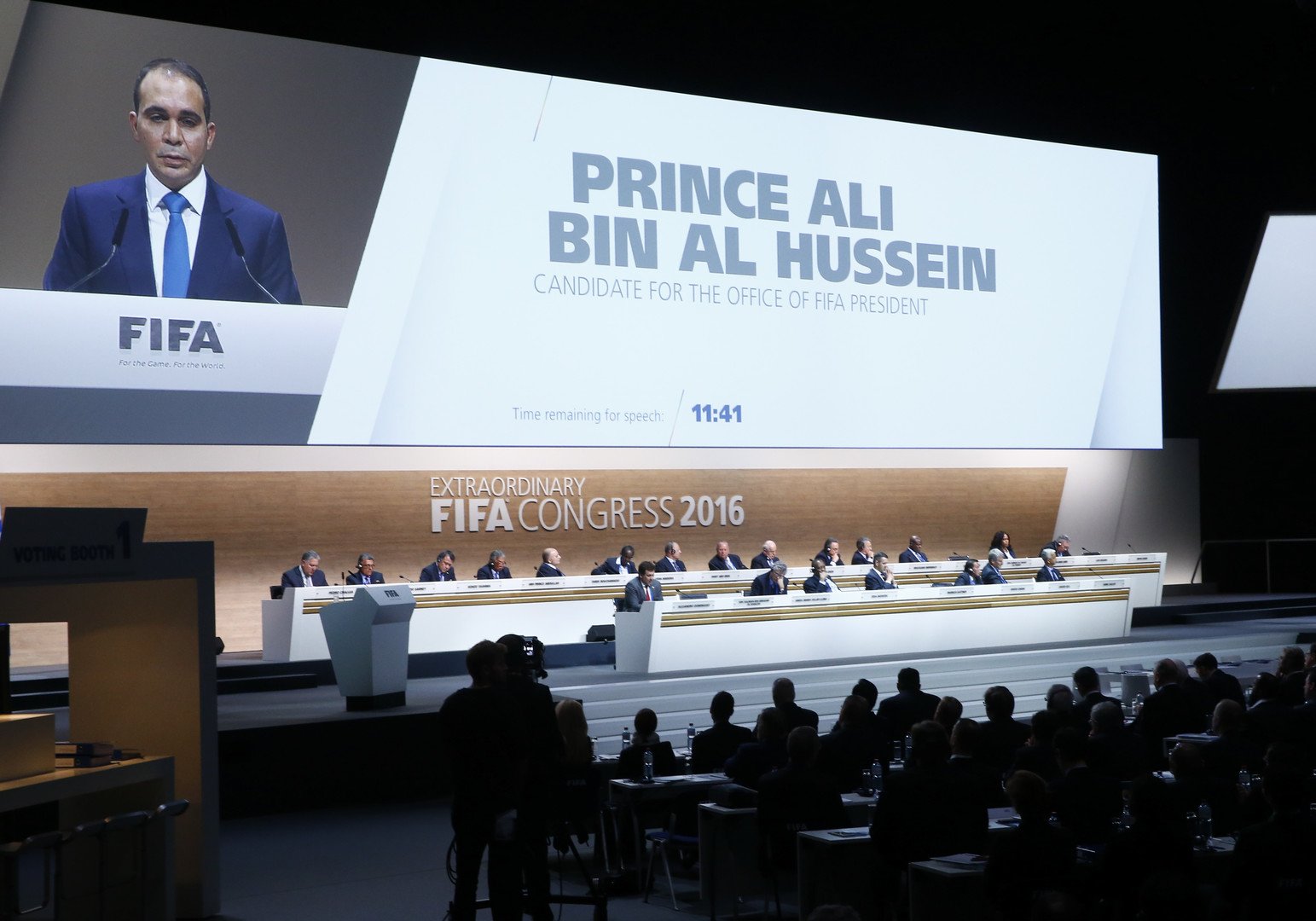 السويسري جياني إنفانتينو يفوز برئاسة الاتحاد الدولي لكرة القدم (فيفا)