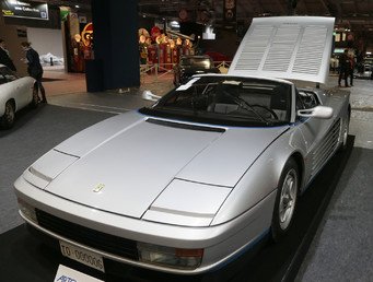 سيارة فراري صنع عام 1986 موديل Testarossa 