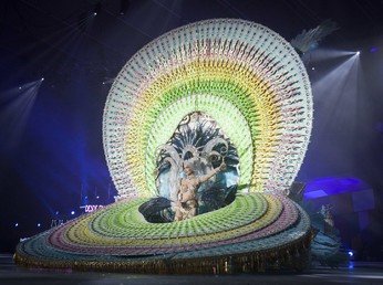  إحدى المرشحات لمنصب ملكة كرنفال سانتا كروز دي تينيريفه، في جزيرة كناري الإسبانية، 3 فبراير/شباط 2016