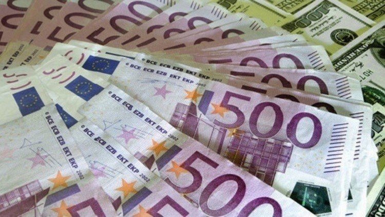 اليورو يتراجع إلى 80 روبلا للمرة الأولى منذ مطلع العام الجاري 