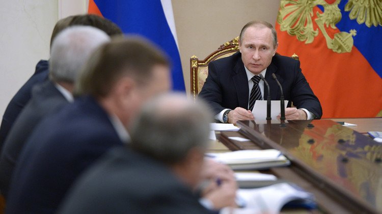  بوتين: المضاربون وراء عدم استقرار أسعار النفط