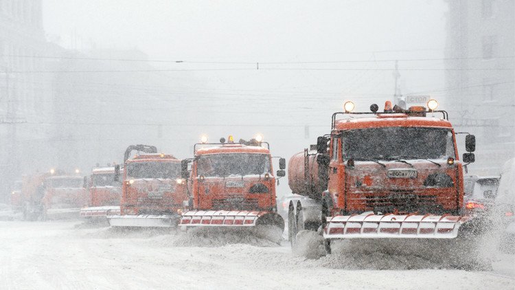 الثلوج تعطل حركة المرور في موسكو في ثاني أيام الربيع (صور)