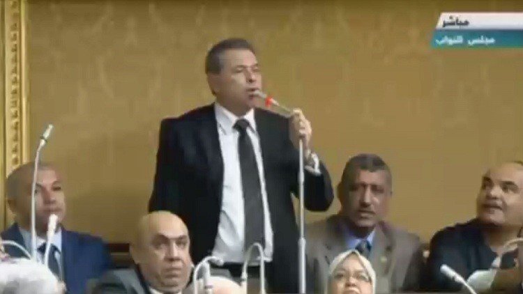 توفيق عكاشة خارج البرلمان المصري