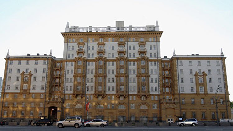 السفارة الأمريكية: تمديد العقوبات ضد روسيا مسألة روتينية 