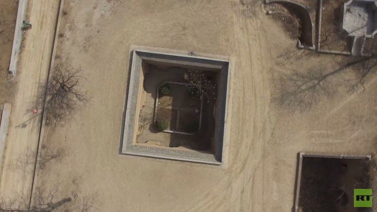 لقطات مدهشة لـ"قرية الكهوف" الغامضة في الصين (فيديو)