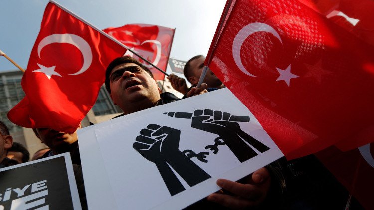 الناتو يوصي تركيا باحترام قيم الديموقراطية
